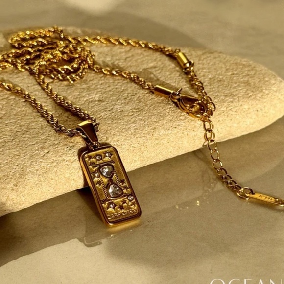 Amy Bee Jewelry Jewelry - 18k Gold Plated Carpe Diem hourglass card shaped pendant necklace. New.